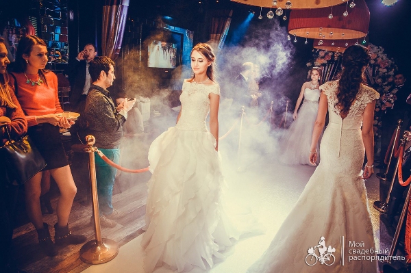 Показ свадебных платьев на свадебной вечеринке My Wedding Party