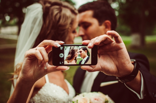 Приготовления к свадьбе: сборы жениха и невесты