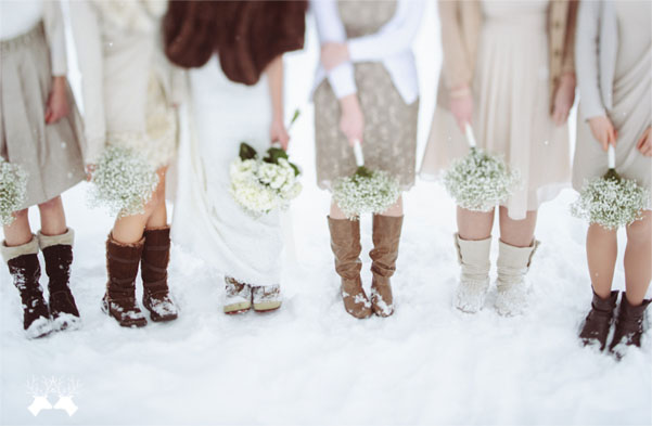 В чем пойти на свадьбу зимой 2024 года девушке: наряды, платья, цвета одежды